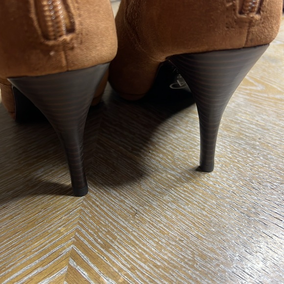 ADRIANNA PAPELL Brown Suede Leather Booties - Picture 7 of 9